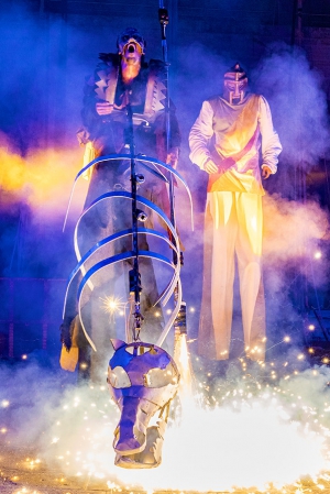 Organizzazione Spettacolo con trampoli, fuoco, effetti luce pirotecnica per Festival, Sagre, Feste medievali e di piazza